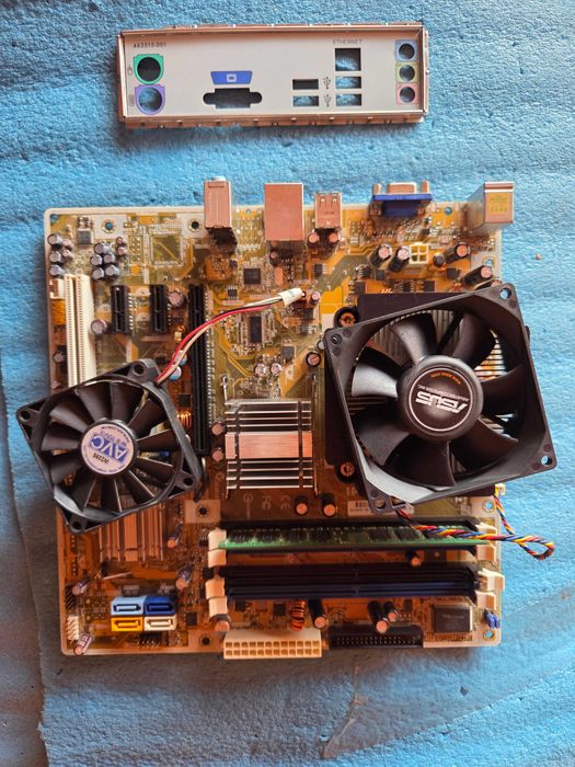 placa de baza PC - ASUS - IPIBL-LB - cu procesor si ram - 1 Gb