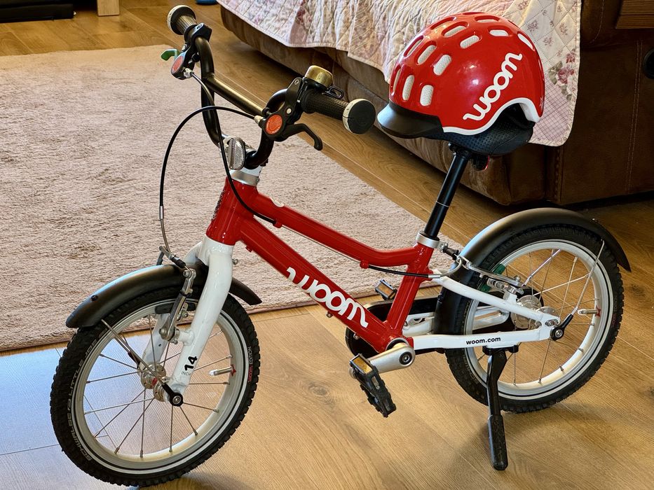 bicicleta roșie WOOM 2 + cască mărimea S - urme de utilizare normale, identificate in imagini cu exactitate