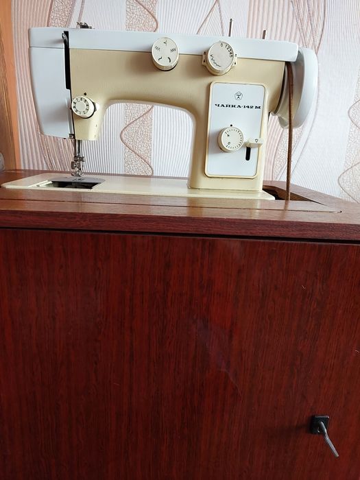 Швейная машинка "чайка 142м"