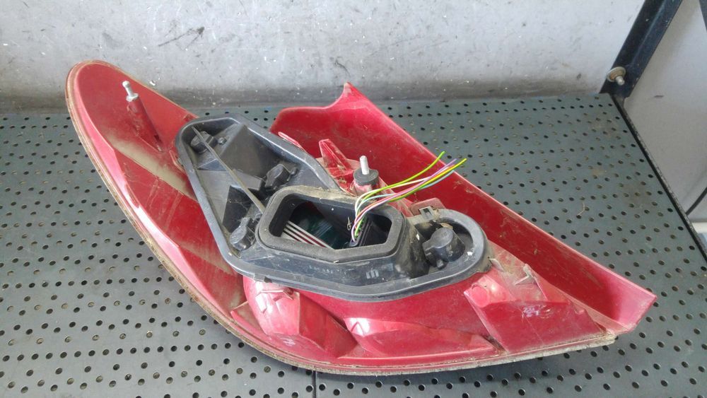 Stop tripla lampa dreapta peugeot 207 wa wc 964998658003