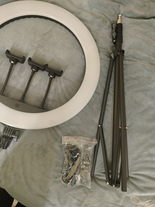 Продается новая Led лампа. 3 режима освещения. Диаметр 52 см