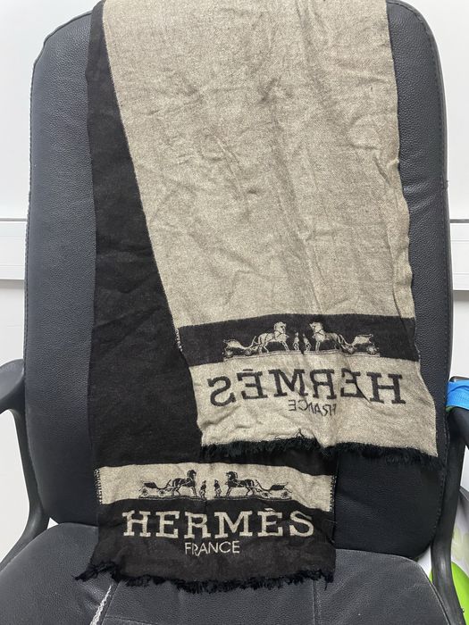 Шапки, ръкавици и шалове на цена от 10 лв.