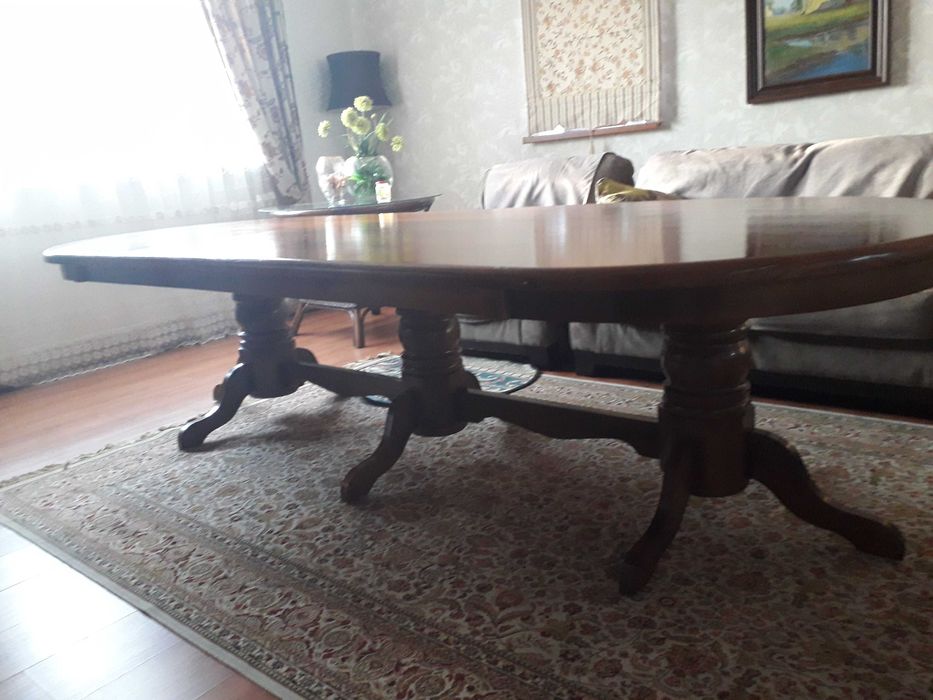Продам стол гостинный