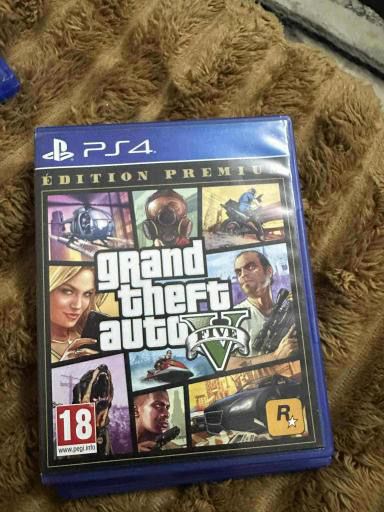 Vand ps 4 8 jocuri 2T gb