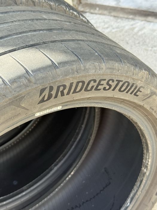 245/40/19 - Bridgestone