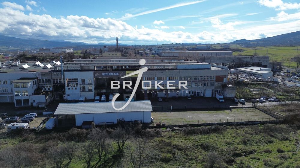 Продава се Промишлена сграда в Кърджали, Промишлена зона - Юг - 902 кв.м за 147 €/кв.м - Снимка #6