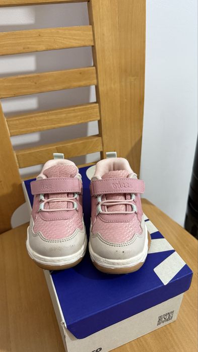 Кроссовки детские