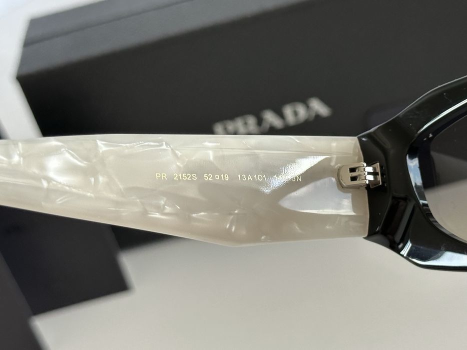 Слънчеви очила Prada