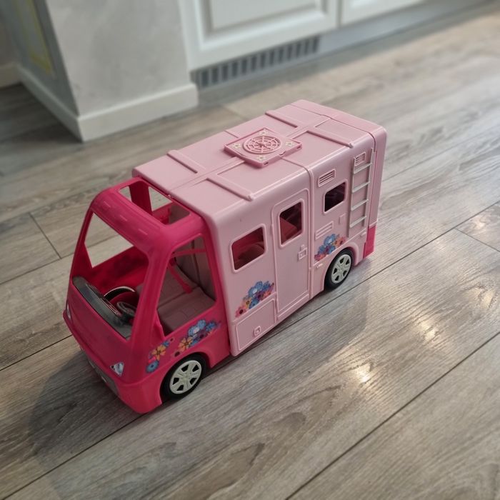 Rulotă de camping pentru păpuși  Barbie