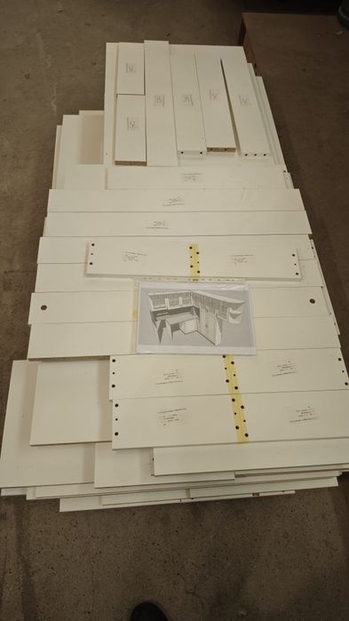 CNC разпробиване на мебелни детайли от ПДЧ, МДФ и PVC