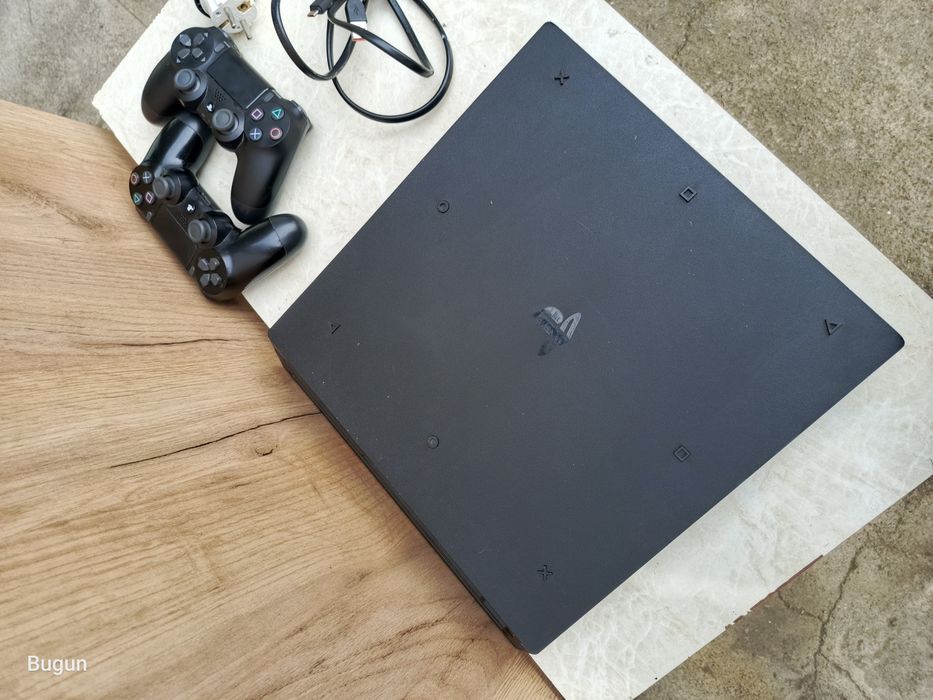 Playstation 4 Pro 1 terabayitlik  Holati ideal Koʻrasan kelgan