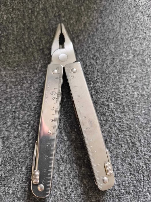 Multitool Victorinox Swiss tool X Ratchet
