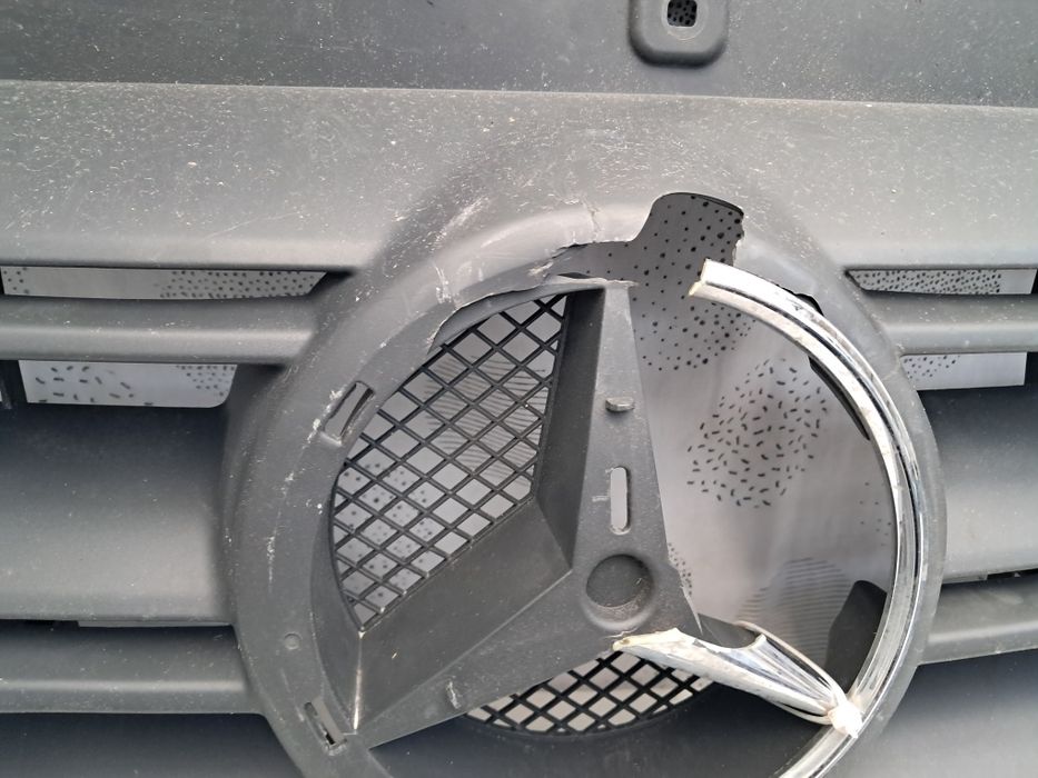 Грил решетка Mercedes Sprinter A910