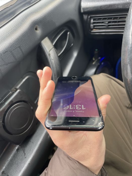 Продам айфон se 2020