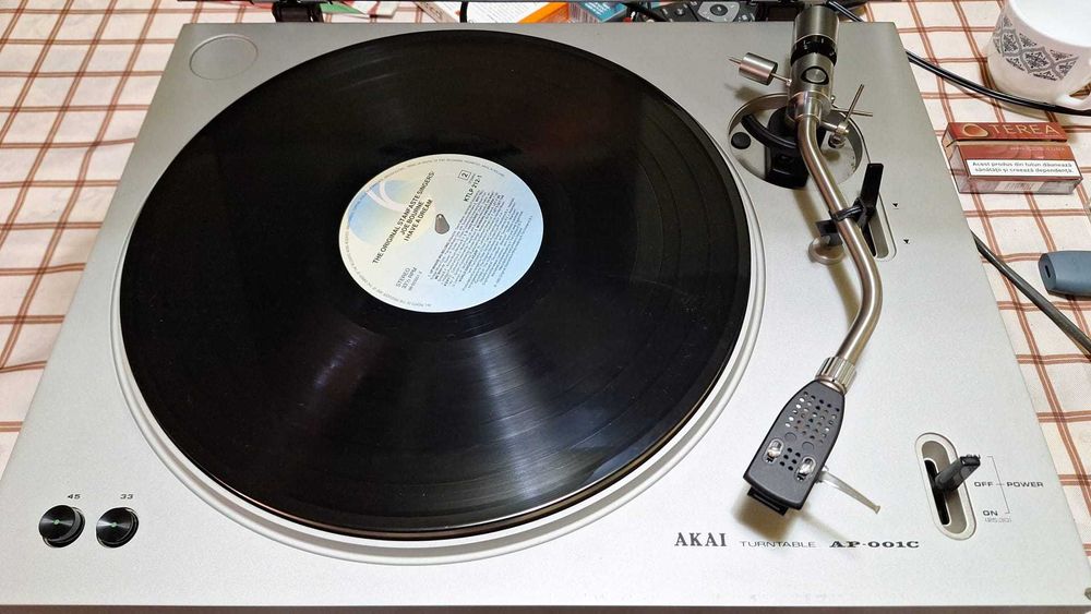 Pick up Akai AP-001C