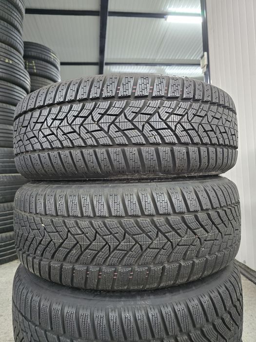 4 Броя 215/55/17 Dunlop 2x9,3mm 2x8,3mm 22dot
