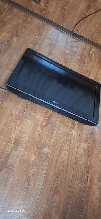 LG 32 televizor sotiladi