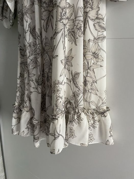 Ефирна рокля с цветя