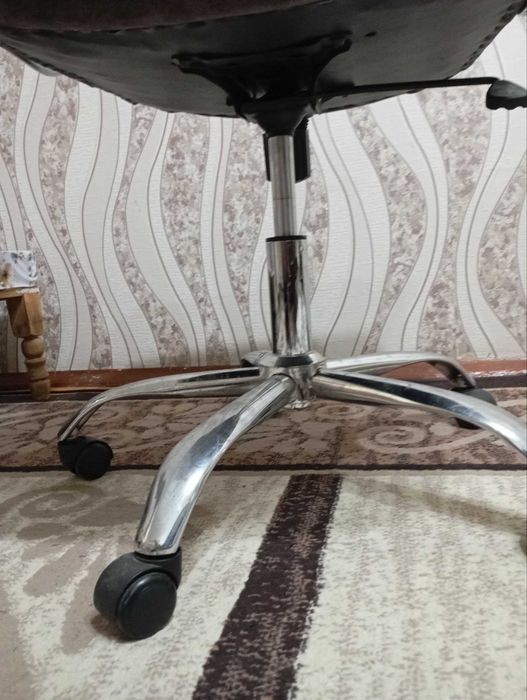 кресло офисное большое
