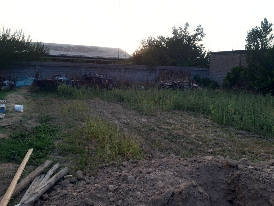 Yer sotiladi 6sotix suv gaz svet internet bor sharoit bor