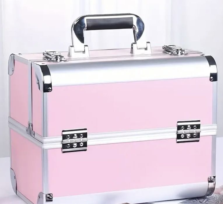 Куфар за грим различни цветове