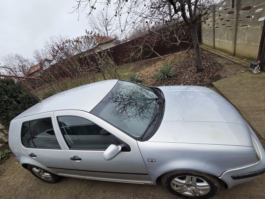 VW Golf 4 1.6 benzină, climatronic, acte la zi bonus 4 jante tablă