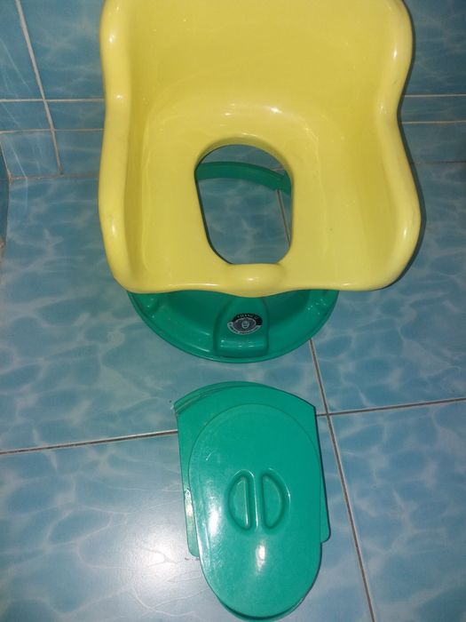 Срочно продается детский горшок-кресло на колёсиках б/у.