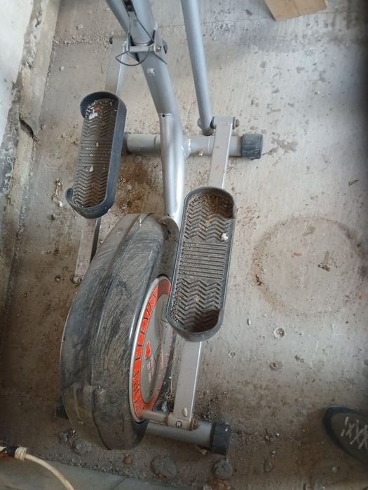 Vând bicicleta fitness