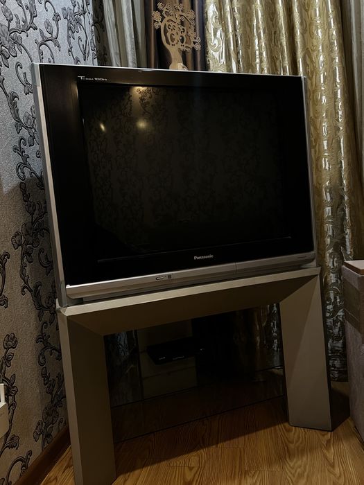 Телевизор Panasonic 100 Hz с комплектом