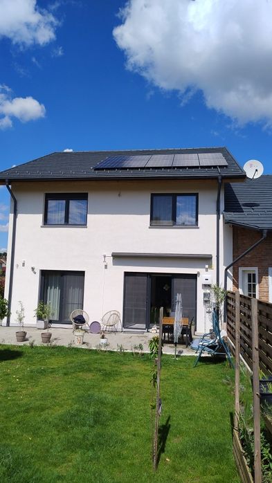 Vând pergola retractabila electric in caseta metalica 4*3 m, cu senzor de vânt și lumina