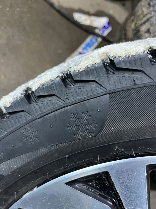 Продам бу зимный  шины 4 шт