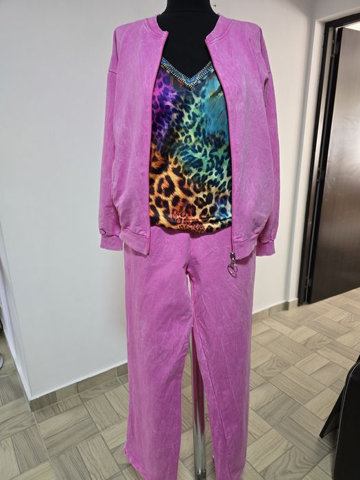 Trening dama roz fucsia, model cu pantaloni drepti, buzunare laterale