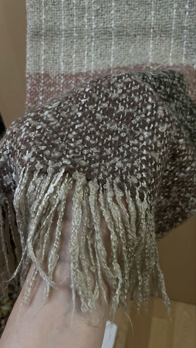 Продам палантин . Букле.