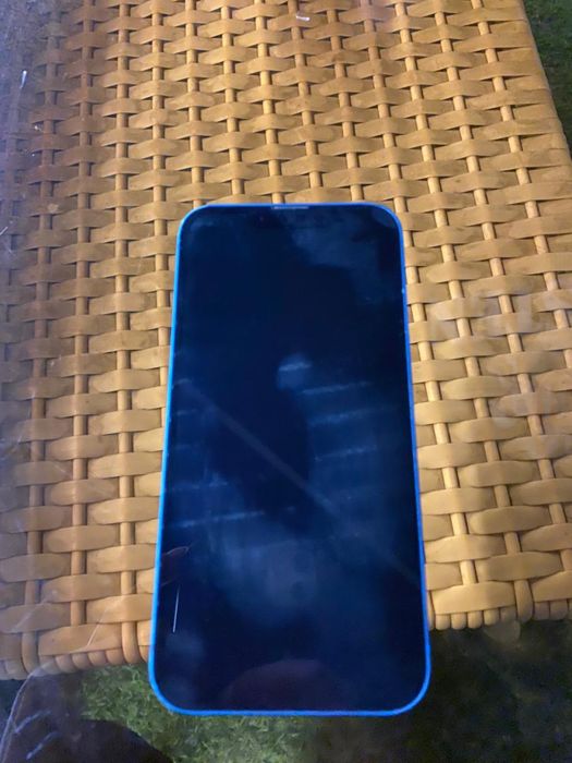Продам iphone 13 синего цвета