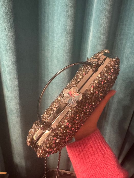 Луксозна вечерна чанта с кристали