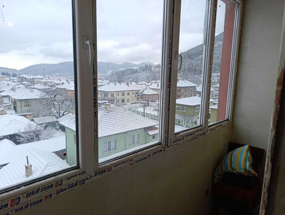 От собственик - светъл, топъл в новосаниран блок с оправен покрив