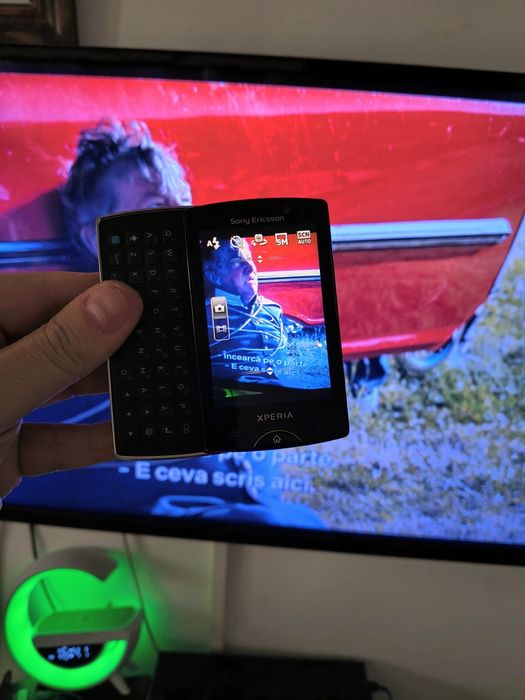 Sony Ericsson Xperia sk17i ( decodat, frumos)