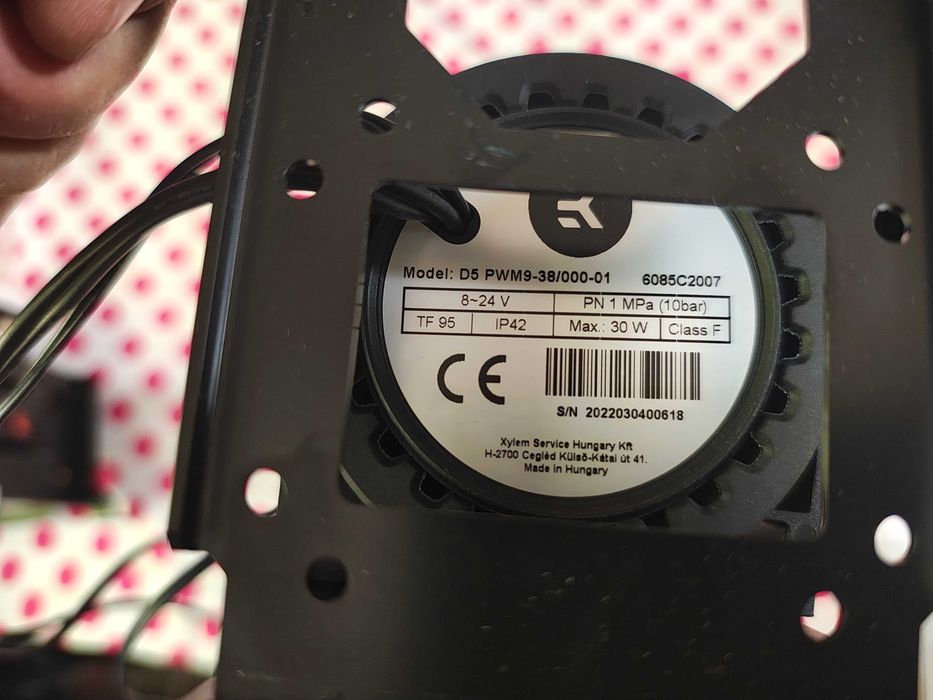 Bazin cu pompa watercooling EKWB Quantum Kinetic, TBE 3, ARGB.