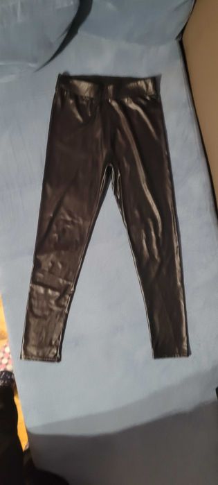 Кожена пола и панталони