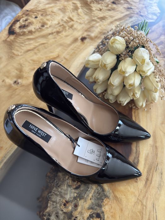 Лачени обувки на ток Nine west