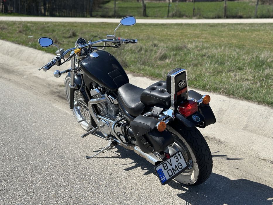 Suzuki intruder VS 600  (nu honda , harley , kawasaki ,yamaha ) schimb cu auto