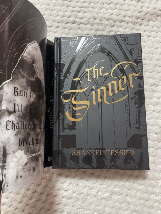 Книги на английски език - чисто нови The Sacrifice/TheSinner shantel tessier