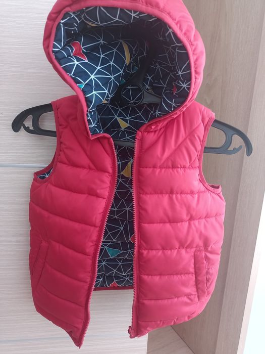 Продам пальто, безрукавку на девочку