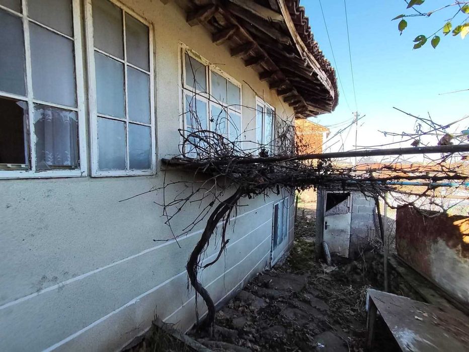 Продава се Къща в Омуртаг - 100 кв.м за 281 €/кв.м - Снимка #5