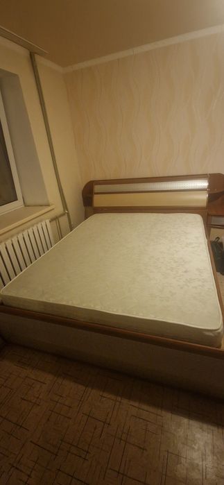 Продам спальный гарнитур