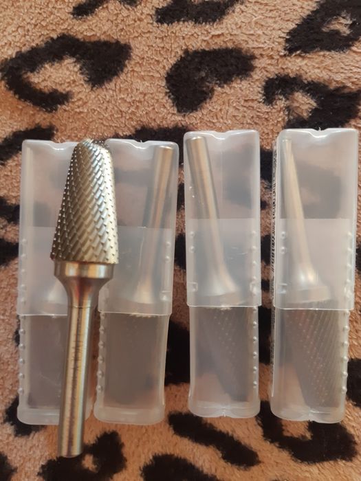 Vând 5 freze metalice