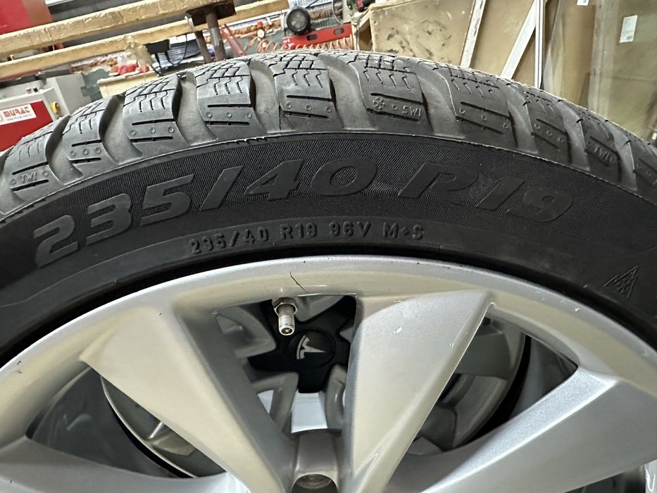 Гуми Pirelli sottozero 3 235/40 R19
