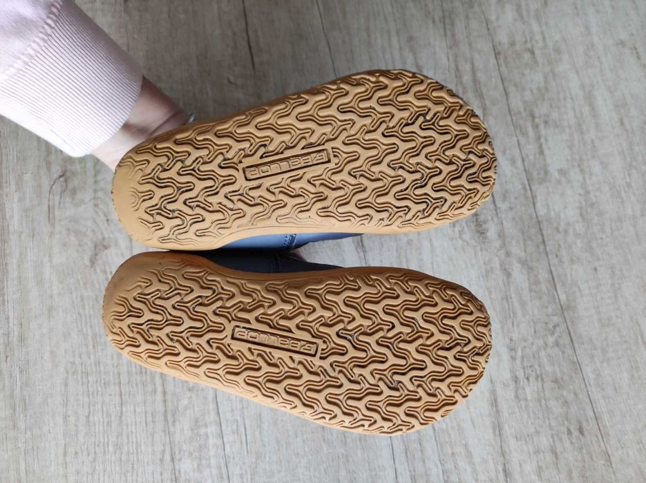 Боси пантофи и кецове- Номера: 26, 28, 29