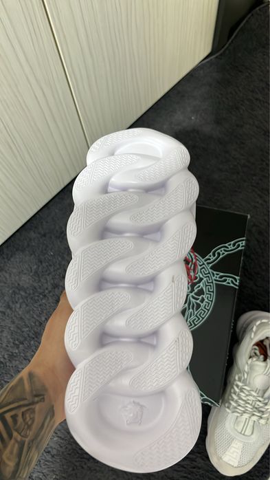 Adidasi Versace Chain reaction