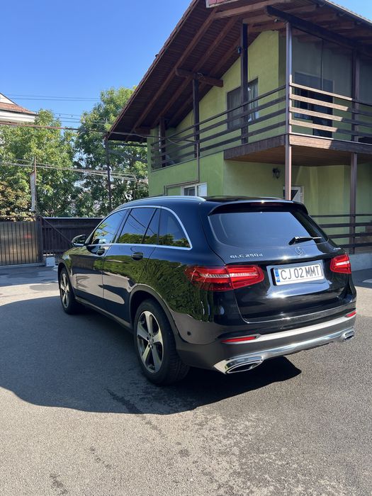 VÂND   MERCEDES   GLC  250  D.  4 MATIC .  2016  / Motor 2,2.  204 CP / 234000  KM / DISTRONIC / PIELE / CAMERA.